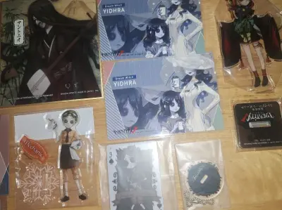 第一次单机切煤，没用过其他切煤软件，客服小姐姐服务态度很好，收了机械师的百鬼立牌挂件色纸，没什么划痕折痕胶痕，还收了女巫罗森联动明信片祭司是送朋友的，冬cafe店员立牌和旧pop立牌吧唧是闲鱼收的，整体来说很好，走竹蜻蜓一个星期半就到了也会继续使用挖煤姬切煤的很好的...