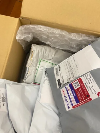 外面防水膜+里面很多泡沫
一大箱没有损耗非常好滴包装
这箱到的时间很快 感觉半个月不到就清关了
希望以后都能这么顺利