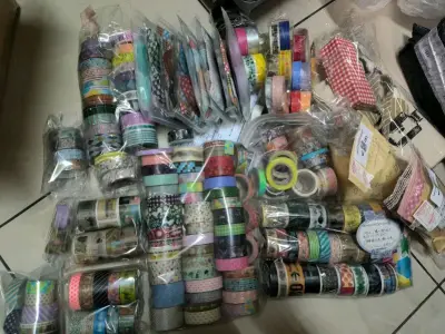 太幸福了啊啊啊啊！4.2kg的快乐谁懂！（其实一开始不是4.2kg，发货之后去掉了一些包装还退了我二三十的运费嘿嘿嘿）
本来看邮政物流没到来着，结果一开箱发现已经到了！
买到了很多没见过的款式，bon voyage的贵贵的款也以便宜的价格搞定了，开心！
还有很多老款...