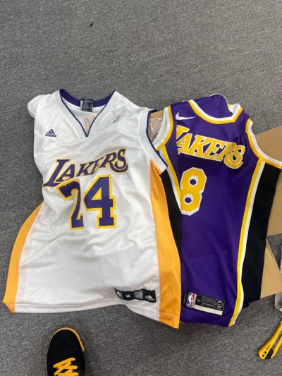 太给力，在节前到了，这EMS的速度一如既往给力。球衣如卖家所言全新未使用过，价格也特别实惠。包装也保护的相当到位。