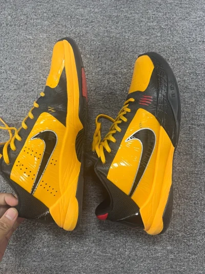 到货一段时间了，一直穿鞋去外场打球，鞋子品相如卖家描述，各方面功能都还不错，价格也匹配。很给力的一次海淘。