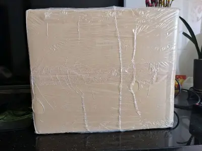 本来没打算买的，但在日拍看到价格还算不错同时也无人问津就拍下了，也是当年特别想入的一款模型，万代的亡灵才出到黑色跟蓝色的mk2，等它出这只也不知道得到猴年马月。ems还是挺快的，这次4天就到手了，打包方面也比较用心吧，垫了很多泡沫膜缓冲，模型本体八角尖尖