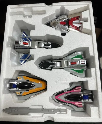 相比国内二级市场的黑价 能淘到成色这么好的时间机器人实属不易 到手划算速度也快 打包也非常仔细 后续还有很多单在陆续到库 