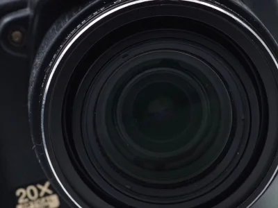 还是很不错的，奥林巴斯20x小长焦只需要65元，唯一的缺点就是屏幕有问题，还好屏幕没有太贵，55块钱就能买到了。