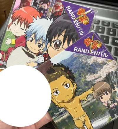 满满一大箱真的很满足！！！买到了很想要的卡和吧唧，杯垫也很可爱，物流速度也是很快，包装的很好，是很好的购物体验！还有一箱快到了！好期待捏！！！