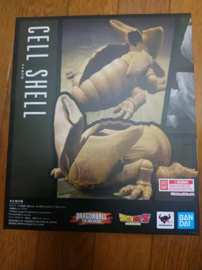 非常满意的一次煤炉购物，买到了限定款的SHF沙鲁壳，这是一款非常稀有的作品，涂装细节都很到位。还有龙珠的亚克力立牌，搭配一番赏非常到位。