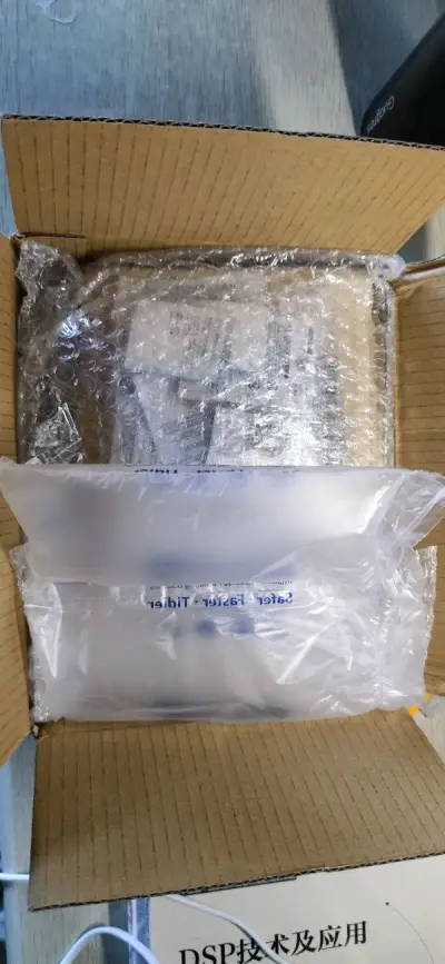 煤炉买的一些爱相随徽章和milet专辑，加上运费还是比国内便宜很多，打包很好，塞了泡泡纸，原包装也保留了，发货迅速，走竹蜻蜓十天就拿到手了，还会主动退多余运费