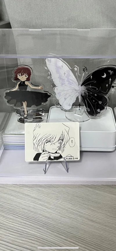 超级期待的一箱！都是想要很久了的谷子 美死了美死了 这回因为那些原因速度慢了很多 不过这种情况能安全到就好 下一箱也在路上了 因为喜欢二次元很幸福