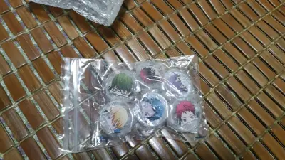 第一次使用挖煤姬 从隔壁过来的 觉得这款软件很适合买谷子 买了五六样东西 合单成一个包裹发出 合单用了6天 ems用了8天 算是比较快的了 拿到的包裹也报的比较严实 没有损坏 还会继续使用