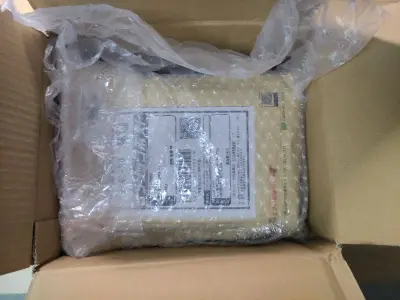 这次这个EP件，纯粹是因为同批买的东西里唯独有一件不能走竹蜻蜓而凑的，体验的话还是可以的
光冈昌美的last cross初回限定
黑色光面CD托盘