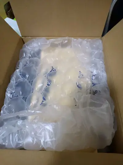 这次东西不多，用了竹蜻蜓，合单审核有些慢，但发货后速度还是很不错的，很省心。买了谷子和小卡，包装一如既往的很好，东西没有任何损伤，满意