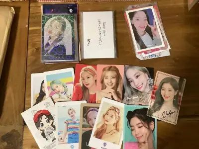 这次包裹挺沉的，因为我买了裸专，结果那个裸专出乎我意料的沉，还好当时挖煤姬运费打折，便宜了一些。这次真的切了一些豆腐很可爱的小卡，还有一些便宜小碗的杂七杂八的卡，马上我的16车就要到了，到时候再来晒～