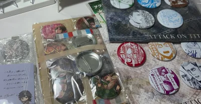 挖煤第一箱,八角尖尖?收到快递后就是一整个乱拆(激动)之前有看到一些帖子说yh裸寄,一整个担心住?不过拆开后发现包装得很精致,谷子也完好无损；这种包装不会占用太大空间,而且使用的泡泡纸也不多！可以减少污染☺ง连点式打包真的很不戳??