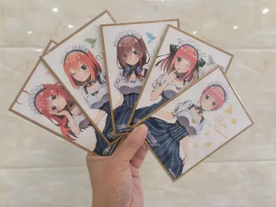 哇哇哇 这也太美了吧 中野家的五姊妹 用蓝色配色 褶边裙 造型也很好看 太爱了。家里的弟弟妹妹都跑过来抢