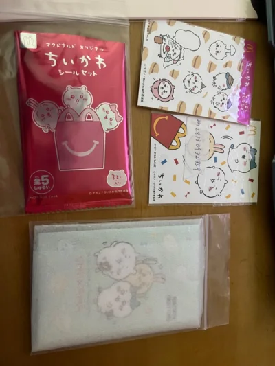 东西有点杂
把海贼王的chiikawa的放一起好奇怪哦
但是好可爱www
趴趴太可爱了！
还要chiikawa和麦联动的贴纸，只能煤炉收了