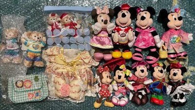 喜欢迪士尼是一件非常快乐的事情，喜欢在煤炉挖迪士尼周边，则是快乐加倍～挖煤挖到不少好价中古，成色好、价格实惠，性价比很高～没有中间商搬运工赚差价～淘到了米妮合集，卖家保存得很好，一下子收获了好多可爱的米妮宝贝，太幸福啦。