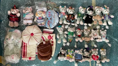 快乐的挖煤记录～这次淘到了一组托尼，看起来像是卖家整理的退坑包，集齐了东迪比较寒看经典的几个款式，对于新入坑的托尼妈咪来说很友好～还有港迪的14周年海军饼饼，在国内二手市场稀有且价高，在煤炉则是蹲到了尚能接受的价格，重点是品相完美，全新牌齐～饼妈狂喜//