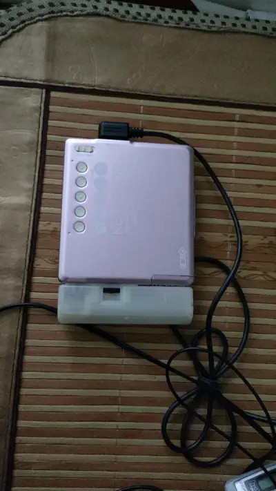 东西可以，包装稳妥，到手收到物品与实物完全相符，东西也符合预期，有问题客服详细讲解，物品也干净，在数码时代再看这些几十年前的精致产品，瞬间激起满满的回忆