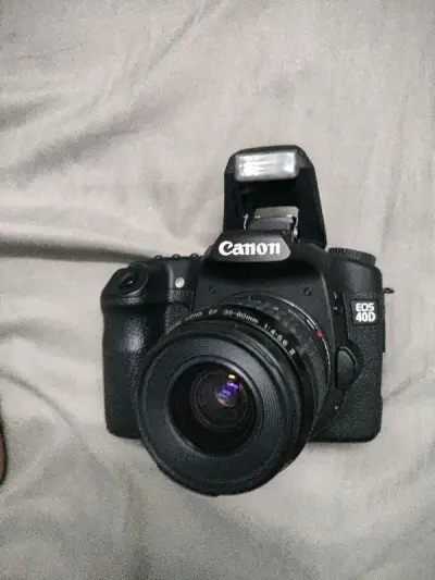 价格特别优惠，物流也很快，在配上单独买的镜头性价比非常高，机子也很新划痕也就只有一点点，性能特别好，非常棒