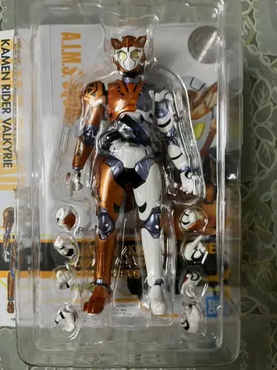 刃姐最近价格下跌了，是个购入的好机会，坦坦的品相也很好，都没什么明显瑕疵，盒子保存的很好，挖煤姬的打包到位，税收了70