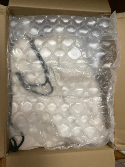 海运一箱，装箱和包装都很好，宝贝们都规规矩矩，箱子也完好无损～这次还是一箱东京迪士尼的挂件和玩偶，日本卖家保存的不错，很干净。这次赶上了免合单费的活动，超级划算，希望以后挖煤姬能有很多活动，开心买买买～