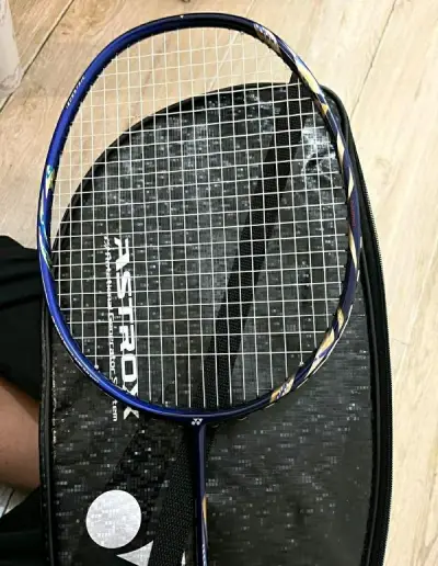 在挖煤姬淘的球拍，速度依然很快，一周就到了，包装一如既往的好。
先说打感，这是我个人认为，YY能做到的综合各方面体验最优秀的单打拍，无论是上手门槛还是上手之后的上限，天斧99是我认为最优秀的。
他有非常清晰的打感，落点精确真不是吹的，基本上是指哪打哪；
再就是进攻，...