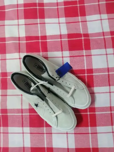 TL出了一代又一代，总体来说还是前几代比较帅。灰 黄 蓝 红四色量少货正 价格高，这次圆梦了算是，非常好的一次购物体验