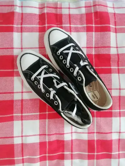 明星的力量不得不说厉害，本来一款没有那么关注的一款鞋因为余文乐的上脚突然火爆起来，说不跟风是假的 上脚也确实帅气