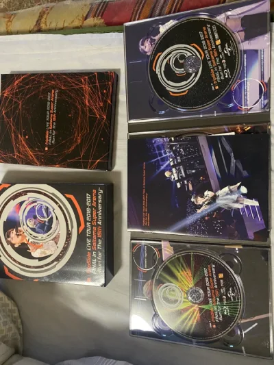 购物体验非常好，快递也很快，到手包装非常完美，没有任何磕碰、瑕疵，国内闲鱼有点小贵，而且不太全，挖煤姬很nice完美解决这个问题