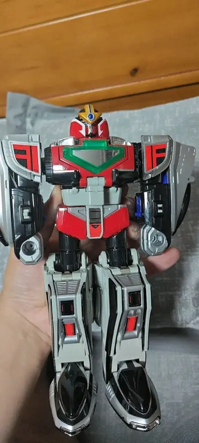 东西不错还可以，还挺新，玩起来不错，东西全齐卡扣没啥问题，老东西了散货来说不错把玩起来很舒服，下次再来买