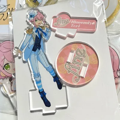 ems七天到货，没被税没在海关过节，好耶！惨遭yhm裸寄，还好封箱时有帮我加固，东西没事。合单快快，比前段时间快了好多！！
p1可爱立牌
p2可爱贴纸
期待路上的箱子