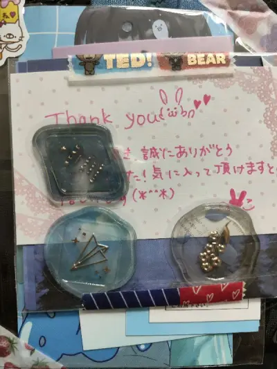 依然快速且省事，商品状态和描述的一样。卖家贴心的把吊牌粘在了包装袋外面，以前想在煤炉购物实在太困难，现在有了挖煤姬就方便多了！不会日语的也可以去切煤了。代拍速度也很快，不用担心自己喜欢的东西被捷足先登。还有拍照服务可以帮忙检查商品状态，减少了被坑的可能。感谢挖煤姬平...