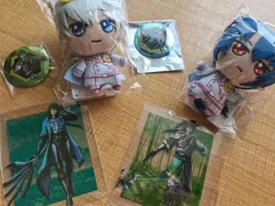 第一箱到啦，不得不说EMS真的非常快而且十分顺利，被税了海关放行还是蛮快的。这一箱是和朋友合买的，包装非常严实，透卡完好无损地到手了，不过个人卖家的确视保存方式不同质量会参差不齐，这是目前感受到的唯一不确定性。还有几箱在路上，目前感觉如果下次再寄还是会用ems的。