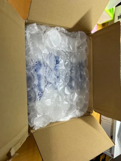 夸一万遍竹蜻蜓的好，对我们这种懒的搞补充申报和缴税的人真的很棒
虽然看起来有些规则很难搞但是其实感觉还蛮松的
包装一如即往的好，谷子一点伤都没有，状态特别完美
切了一个咪的三个set，都是纸片多，美美填充卡册啦