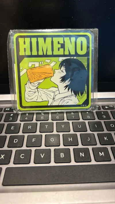 亚克力杯垫是好文明，感觉比纸质杯垫容易储存得多，本来是准备我推生日6月7号带出门玩，但是因为合单什么的中途耽搁当时没拿到，不过谷子很满意