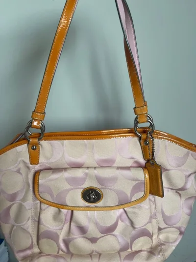 物流还是很快，20多天收到了。只是没想到其中一个包居然有这么重，运费就花了很多，成色跟细节图差不多，算是一次还行的体验吧