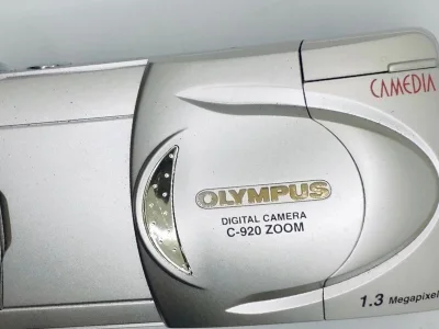 成色非常漂亮的C一920，最重要的是价格便宜，还送64MB的SM卡，感觉真的赚到了，走的是海运，20天到手了，还是很方便的。