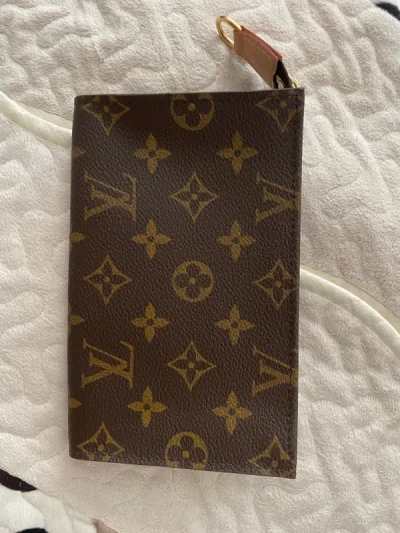 简直太棒啦，成色超级新，很赞，没有什么瑕疵，容量可以装很多东西，价格很实惠，物流也很快哦，喜欢不错的呢！