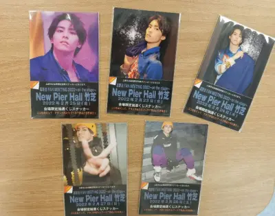 在挖煤姬上海淘周边真的非常方便，这次入了小卡，相卡，写真书和毛绒玩具，包装都非常完整，没有一点损坏，收到包裹太开心啦。