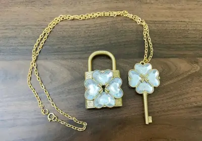 这是在挖煤姬购买的第无数单了，客服小姐姐的服务态度非常好，代拍的速度非常快，整个过程只花了相当短的时间，很快就收到心心念念的物品了，真的非常感谢(❁´ω`❁)！