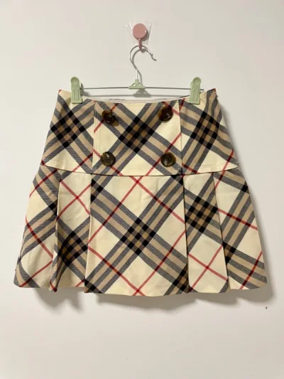 好快的一次包裹！是航空小件好像三四天就到了！每一条裙子都好好看，特别是那条白色的我真的好爱！
除了价格有点贵之外其他都挺好的，很适合今年的美拉德风。