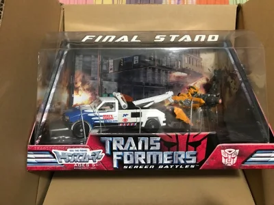        这次淘到了变形金刚真人电影第一部大黄蜂加拖车的场景套装，还有一个不可变形的G1威震天，另外加了一个大黄蜂的小挂件。

      挖煤姬切煤速度很快，基本是秒切，非常赞！物流选了竹蜻蜓专线，包清关，省时省力，物流速度也非常满意。

      挖煤姬的...