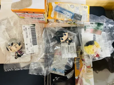 这是上月底通过挖煤姬购买的一小波谷子，因为有一组书签，没有走成竹蜻蜓，于是选择了ep，使用了晒单攒的积分退补后才花了1元，不知道是不是前期太顺利了，这单被税了，明明总价才三百元，但是进了海关就20%的税，我哭死。除此以外，速度还是挺快的，包装也很结实，总体来说还是不...