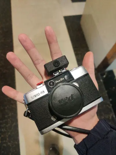 第一次在挖煤姬购买胶卷相机，快60年的产品了，整体外观还算不错。ep的发货速度不错，就是刚好赶上国庆中秋，晚到了几天，整体体验还不错。