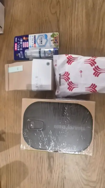 非常棒的购物体验，卖家还送了小礼品，意想不到的惊喜。饭盒非常棒，带收纳袋，有涂层，有个烤盘，完全可以满足单人solo的使用了。