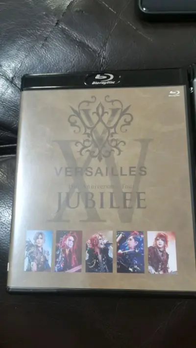 阿尔卑斯5周年的一系列企划，估计会连续发4张，这是前面的两张。很意外的是有一张当中还拿到了他们的签名。相当超值