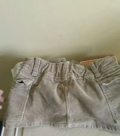 收到咯，特别喜欢，一收到就迫不及待地打开了，衣服很喜欢，很新，没有污渍，物流也很快，这次购物体验不错