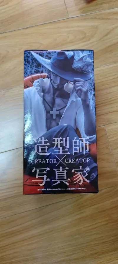 这次来了一些海贼王的手办，鹰眼米霍克，没想到箱子保存的那么好，难得，还有可玩性很高的布鲁克，还有一番賞的乔巴