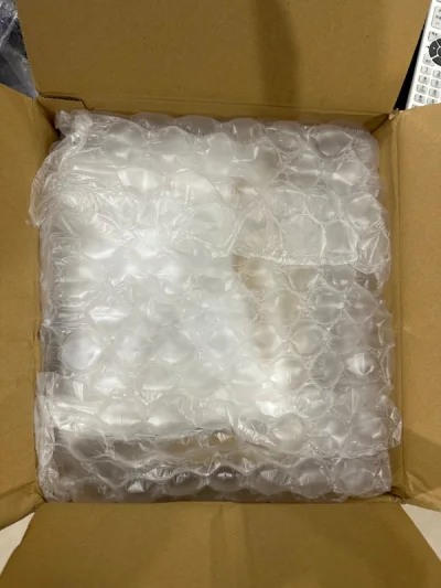 这次走的是ems路线，物流效率还是比较给力的，除去清关环节，运输只用了五天时间，物品到手也是完好无损，一如即往的好评送上呀。