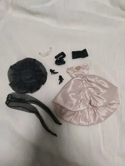 好价买到了一堆娃娃，选择了最划算的海运寄回来，没想到时效比想象中快很多，20天就到国内，而且顺利过关！打包也是一样的好！